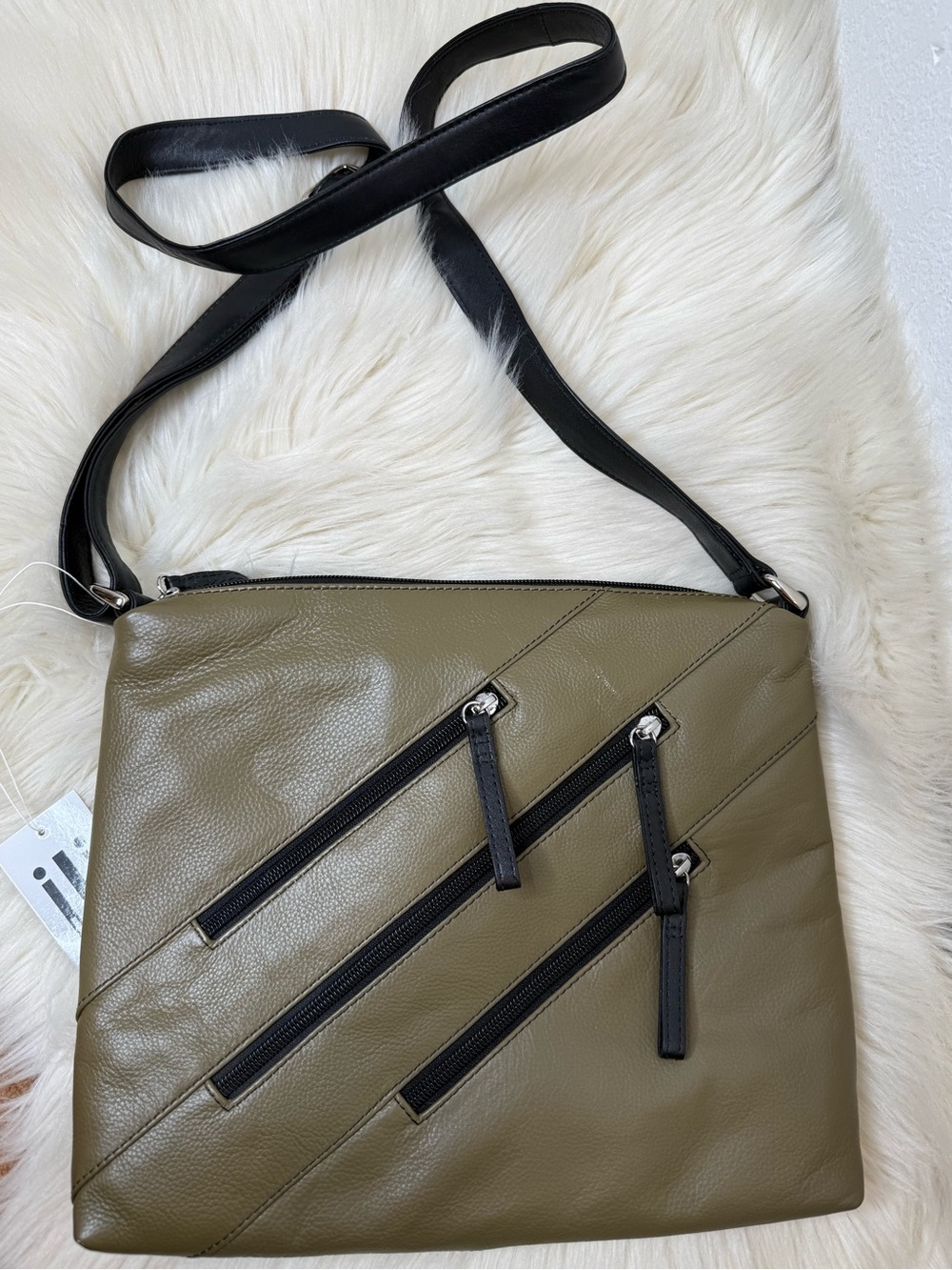 *NEW* ILI Genuine Leather Crossbody Purse - Olive & Black